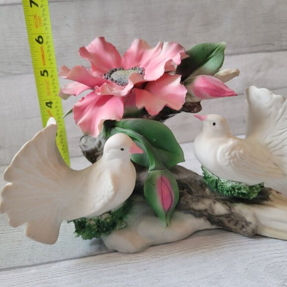 CAPODIMONTE BIRD FIGURINE OF TWO WHITE DOVES WITH PINK FLOWERS - Picture 10 of 10